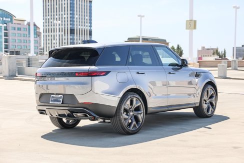 New 2025 Land Rover Range Rover Sport SE image 4