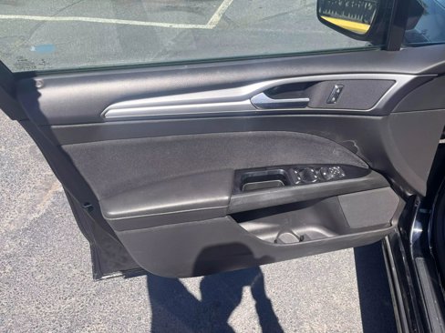 Used 2016 Ford Fusion SE image 10