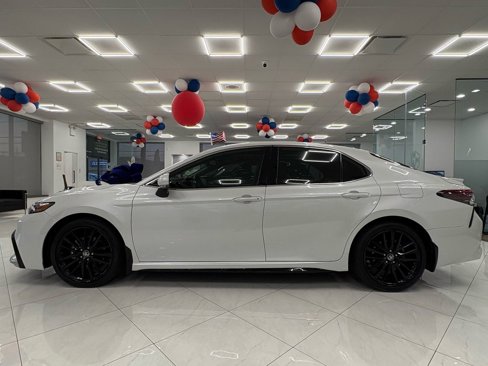 Used 2023 Toyota Camry XSE image 4
