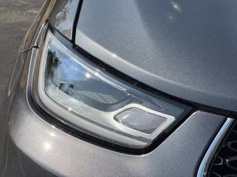 Used 2022 Chrysler Pacifica Touring-L image 4