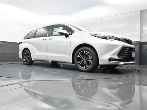 New 2025 Toyota Sienna Platinum image 25