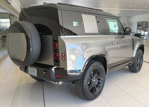 New 2025 Land Rover Defender 90 X-Dynamic SE image 7