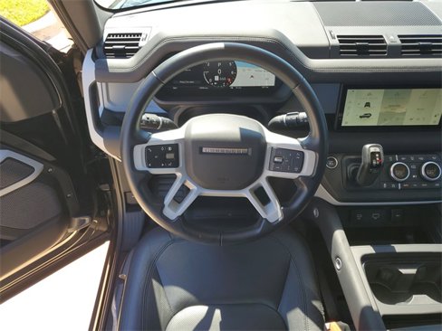 Used 2024 Land Rover Defender 90 S image 28