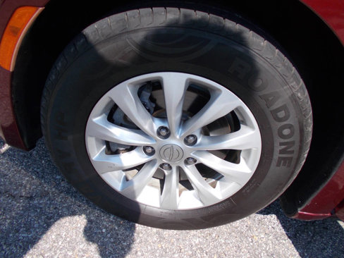 Used 2017 Chrysler Pacifica Touring-L image 12