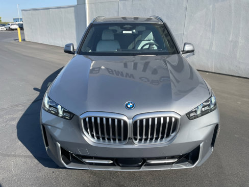 New 2026 BMW X5 xDrive50e w/ Climate Comfort Package image 2