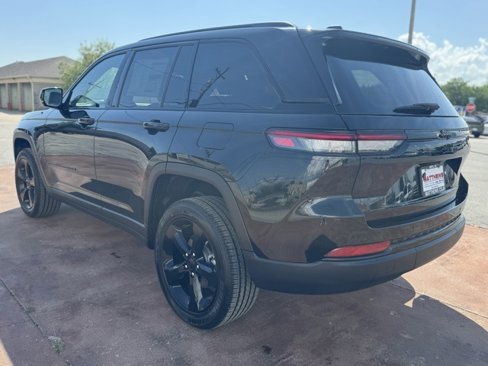 New 2025 Jeep Grand Cherokee Altitude image 3