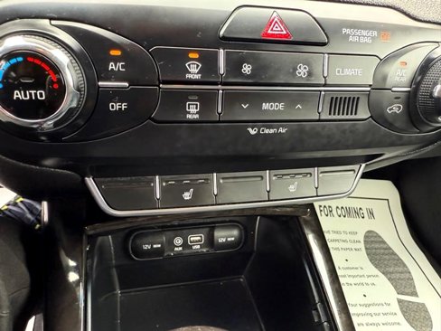 Used 2017 Kia Sorento EX image 30