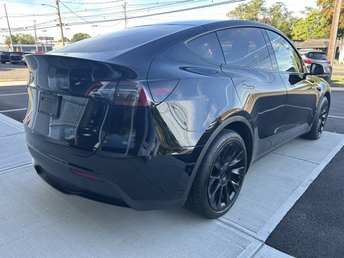 Used 2022 Tesla Model Y Long Range image 31