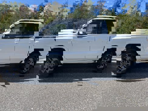 New 2025 Nissan Frontier SV w/ SV Convenience Package image 8