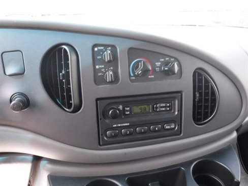 Used 2006 Ford E-350 and Econoline 350 Super Duty Wagon image 12