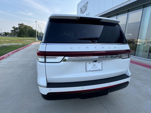 Used 2023 Lincoln Navigator L Reserve image 4