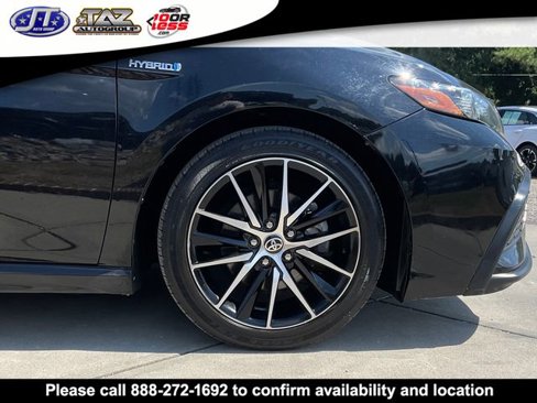Used 2021 Toyota Camry SE w/ Cold Weather Package image 9
