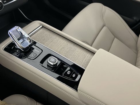 New 2026 Volvo XC90 B6 Plus w/ Protection Package Premier image 21
