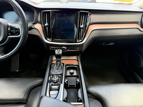 Used 2020 Volvo V60 T5 Cross Country image 33