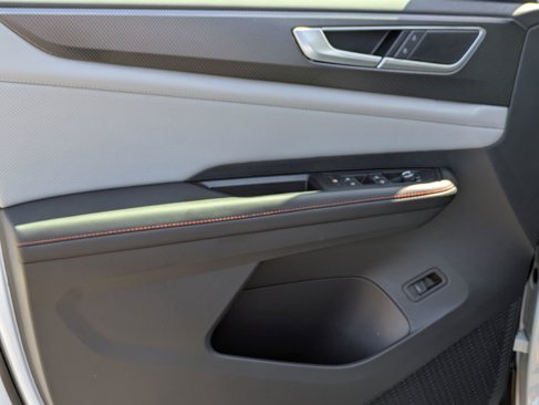 New 2025 Volkswagen Atlas Peak Edition SE image 9