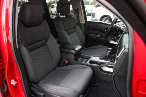 Used 2025 Nissan Frontier SV image 33