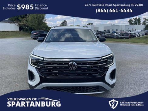 Used 2024 Volkswagen Atlas Peak Edition SEL image 2