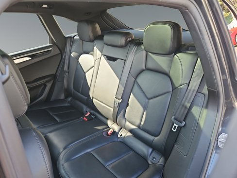 Used 2018 Porsche Macan S image 13