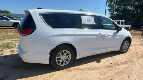 New 2026 Chrysler Pacifica Select image 8