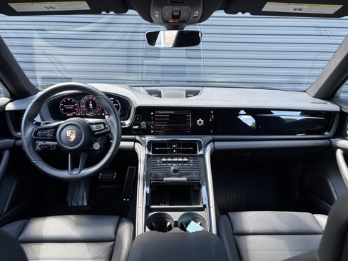 Certified 2025 Porsche Panamera image 8