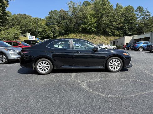 Used 2022 Toyota Camry LE image 4