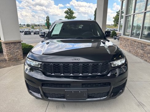 Used 2024 Jeep Grand Cherokee L Laredo image 3