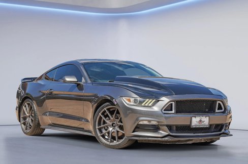 Used 2017 Ford Mustang Coupe image 1
