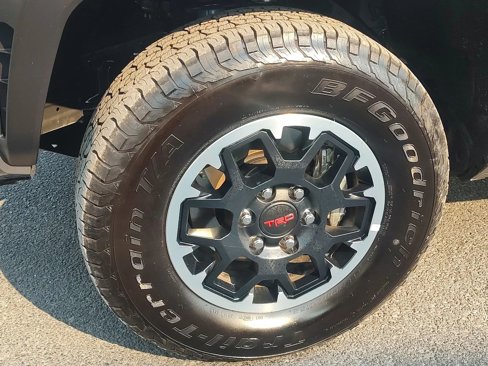 Used 2024 Toyota Tacoma TRD Off-Road image 19