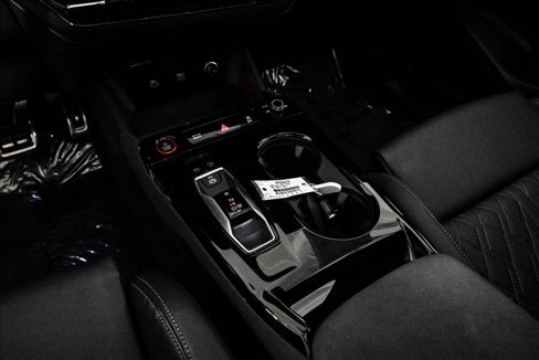 Certified 2025 Audi SQ6 e-tron Prestige image 15