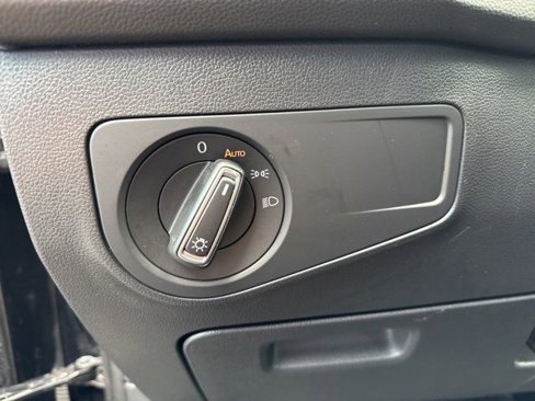 Certified 2024 Volkswagen Tiguan SE image 11