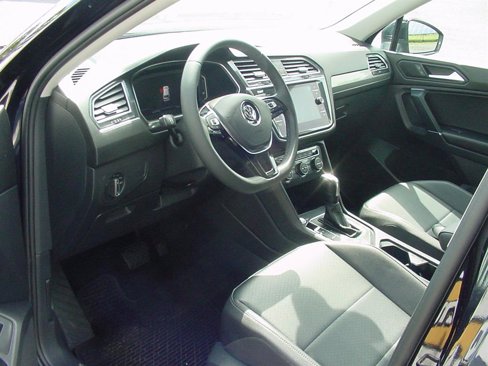 Used 2020 Volkswagen Tiguan SEL w/ 3rd Row Seat Package image 6