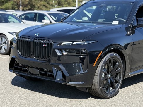 New 2026 BMW X7 M60i w/ Climate Comfort Package image 10