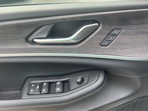 New 2025 Jeep Grand Cherokee L Limited w/ Black Appearance Package image 24