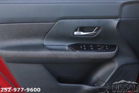 Used 2025 Nissan Kicks SV w/ Charging Package image 9