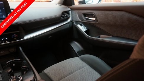 Used 2023 Nissan Rogue SV image 34