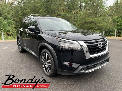 Used 2024 Nissan Pathfinder Platinum image 1