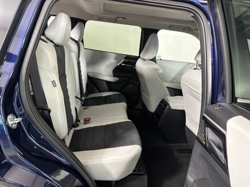 Used 2025 Mitsubishi Outlander SE image 27