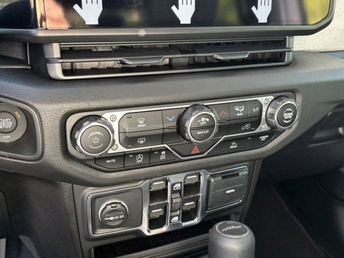 New 2025 Jeep Gladiator Sport image 26