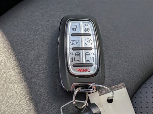 New 2025 Chrysler Pacifica Select w/ Uconnect Theater Family Group image 30
