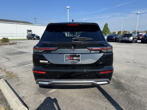 New 2025 Mitsubishi Outlander SE image 8
