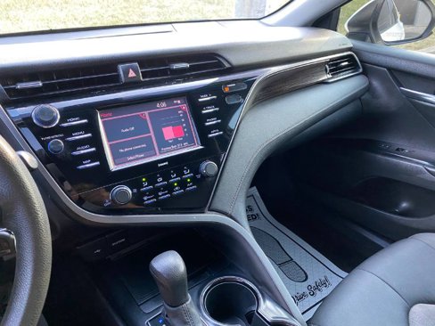 Used 2020 Toyota Camry LE image 11