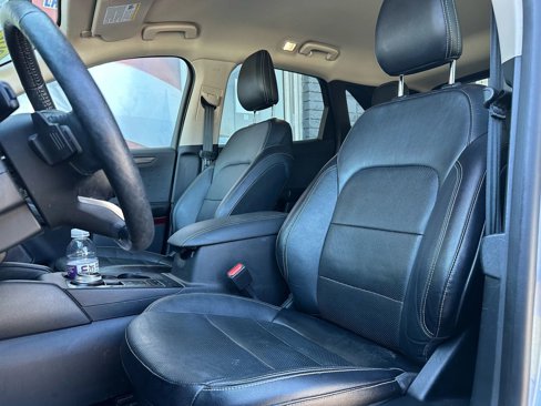 Used 2020 Ford Escape Titanium image 10