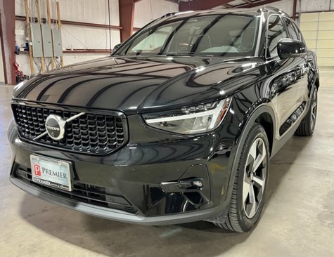 Used 2025 Volvo XC40 B5 Plus image 6