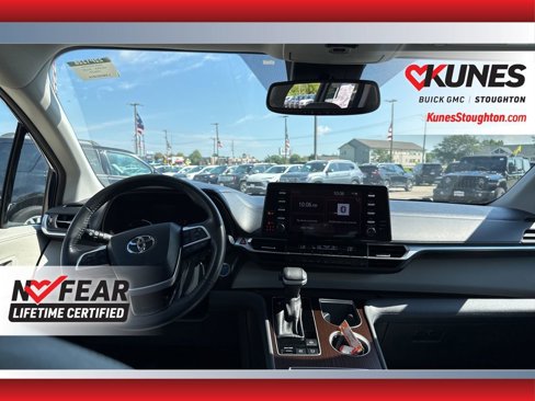 Used 2024 Toyota Sienna XLE image 29