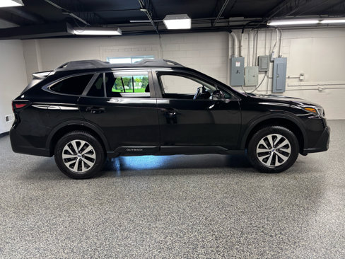 Used 2020 Subaru Outback Premium image 4