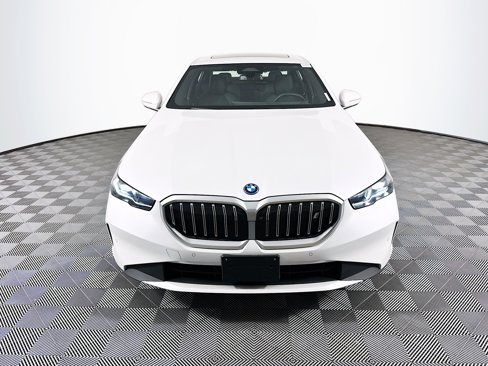 Used 2025 BMW i5 eDrive40i image 2