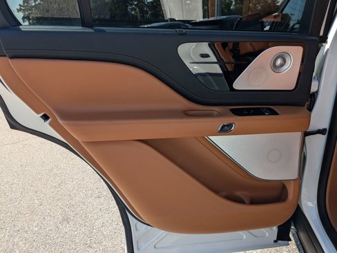 New 2025 Lincoln Aviator Black Label w/ Jet Appearance Package image 24