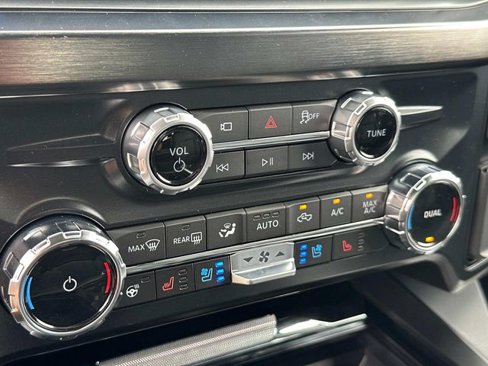 New 2025 Ford F250 Lariat w/ Black Appearance Package image 30