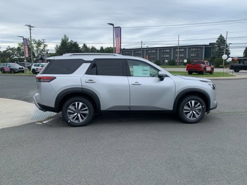 New 2025 Nissan Pathfinder SL image 8