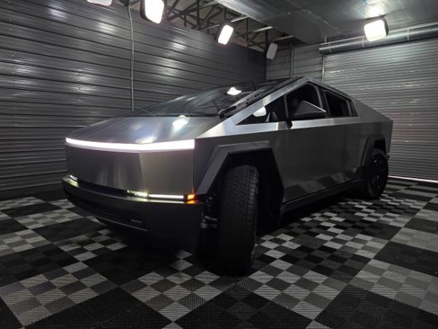 Used 2024 Tesla Cybertruck AWD Crew Cab image 47